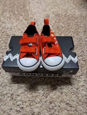 Converse X  Peanuts Toddler Chuck Taylor Red Shoes Size 7